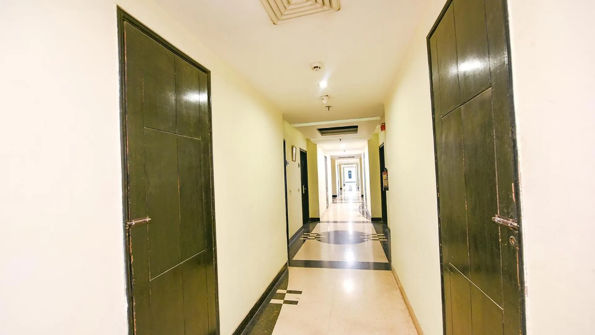 Fabhotel Prime The Western With Swimming Pool New Delhi Hotel