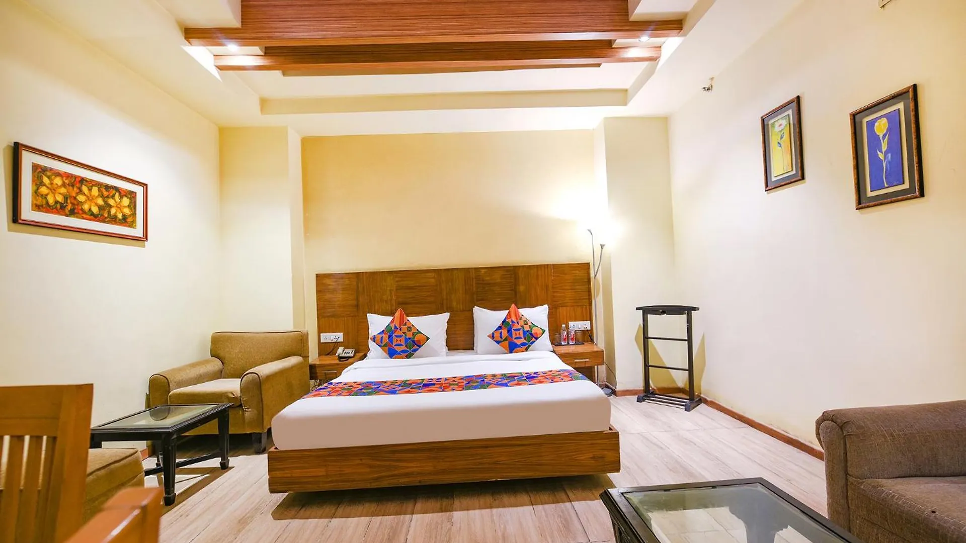 Fabhotel Prime The Western With Swimming Pool New Delhi
