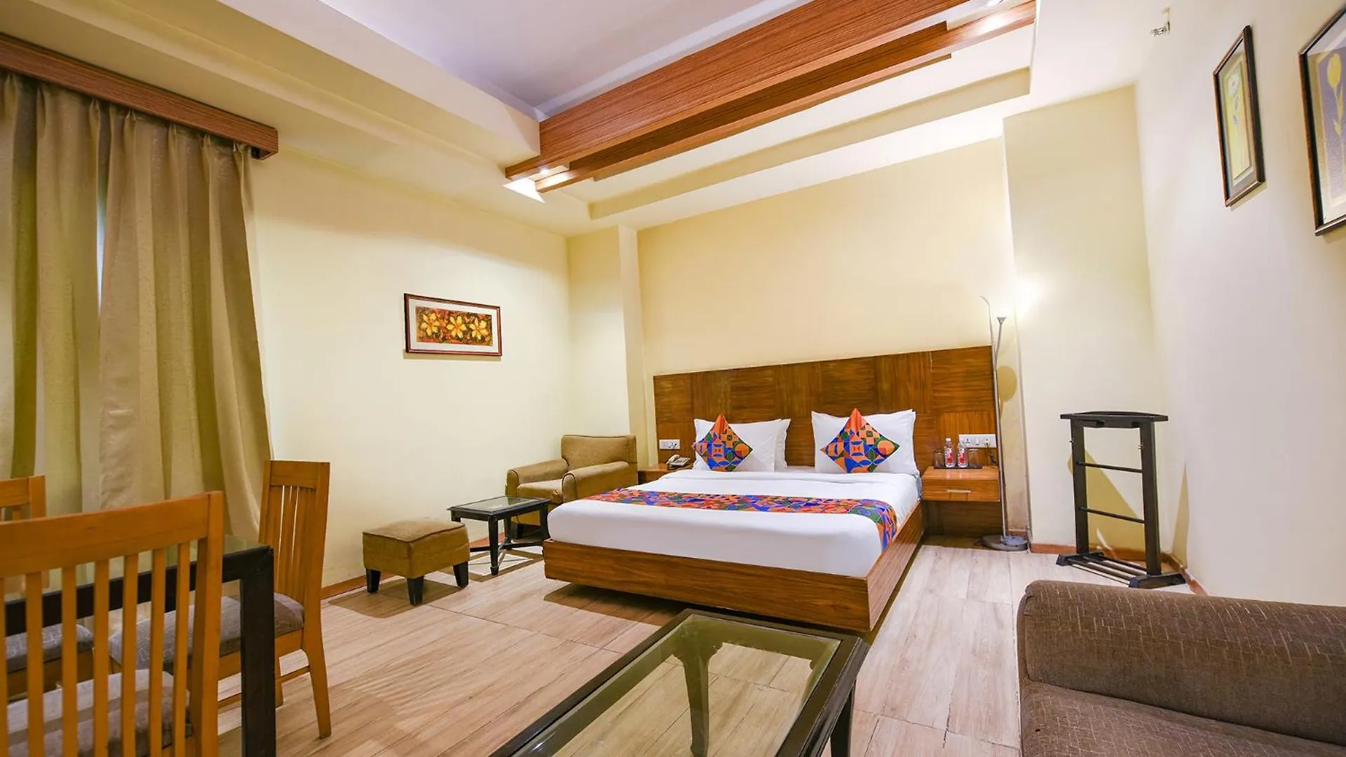Hotel Fabhotel Prime The Western With Swimming Pool New Delhi