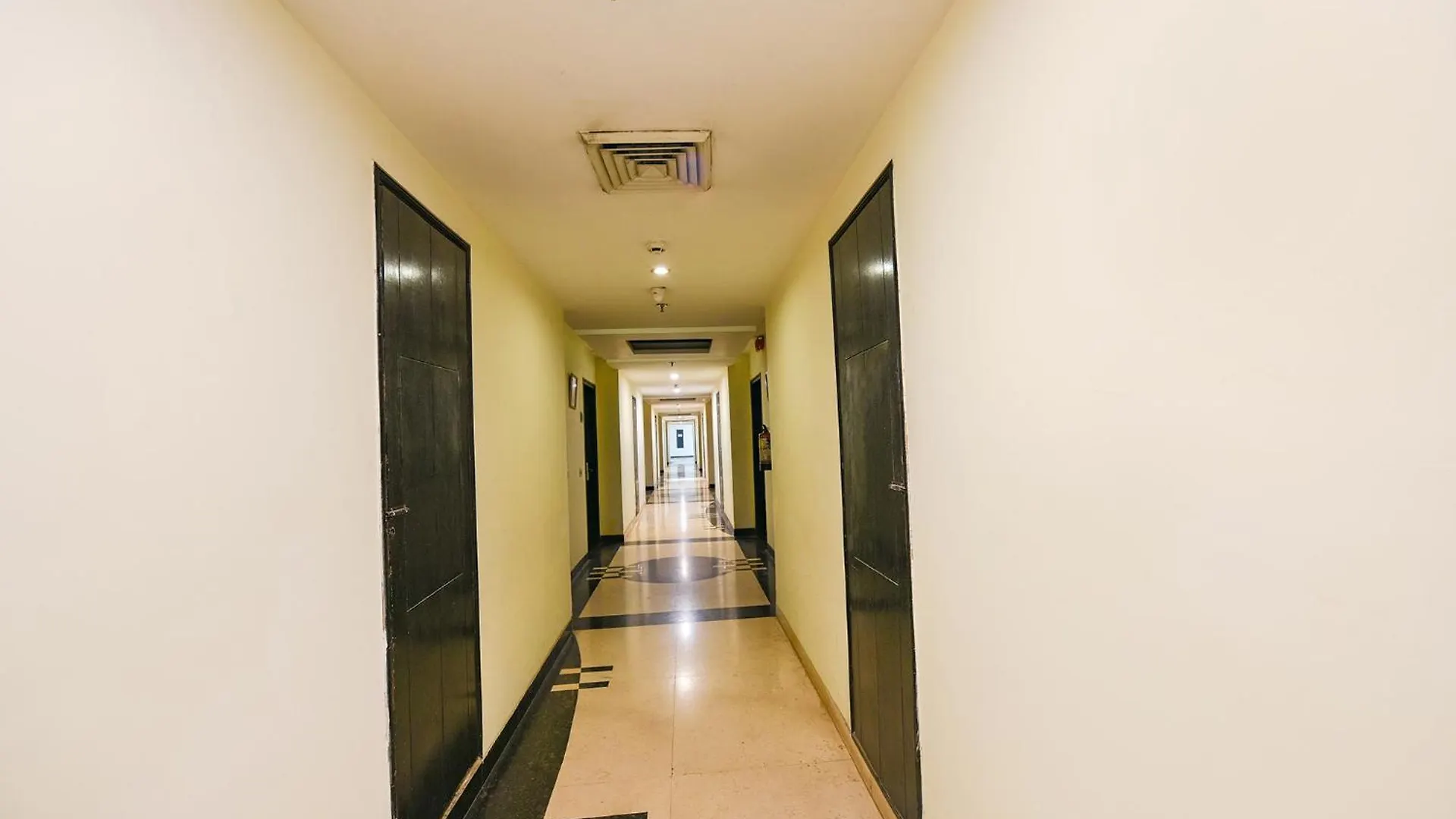 Hotel Fabhotel Prime The Western With Swimming Pool New Delhi