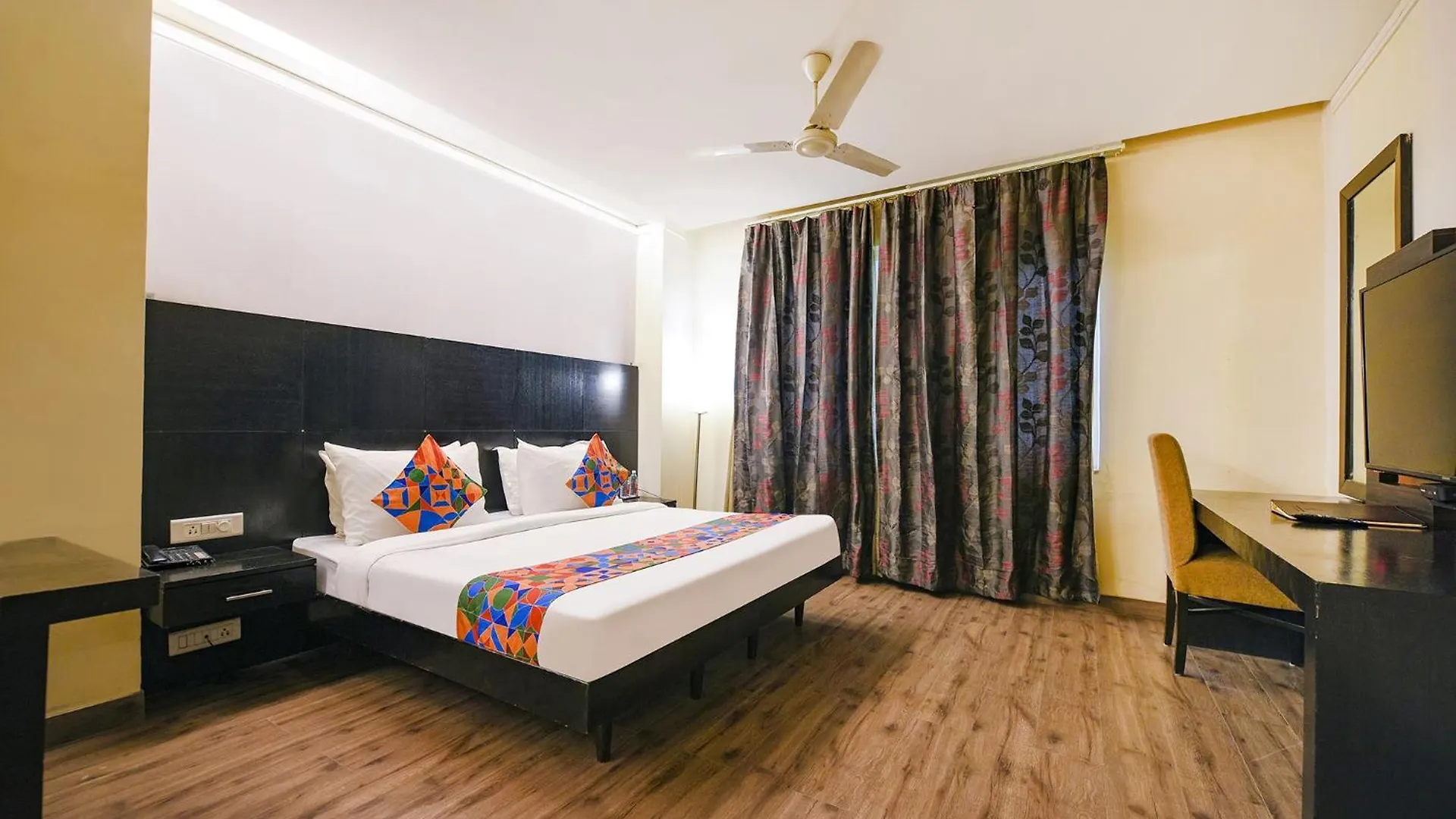 Hotel Fabhotel Prime The Western With Swimming Pool New Delhi