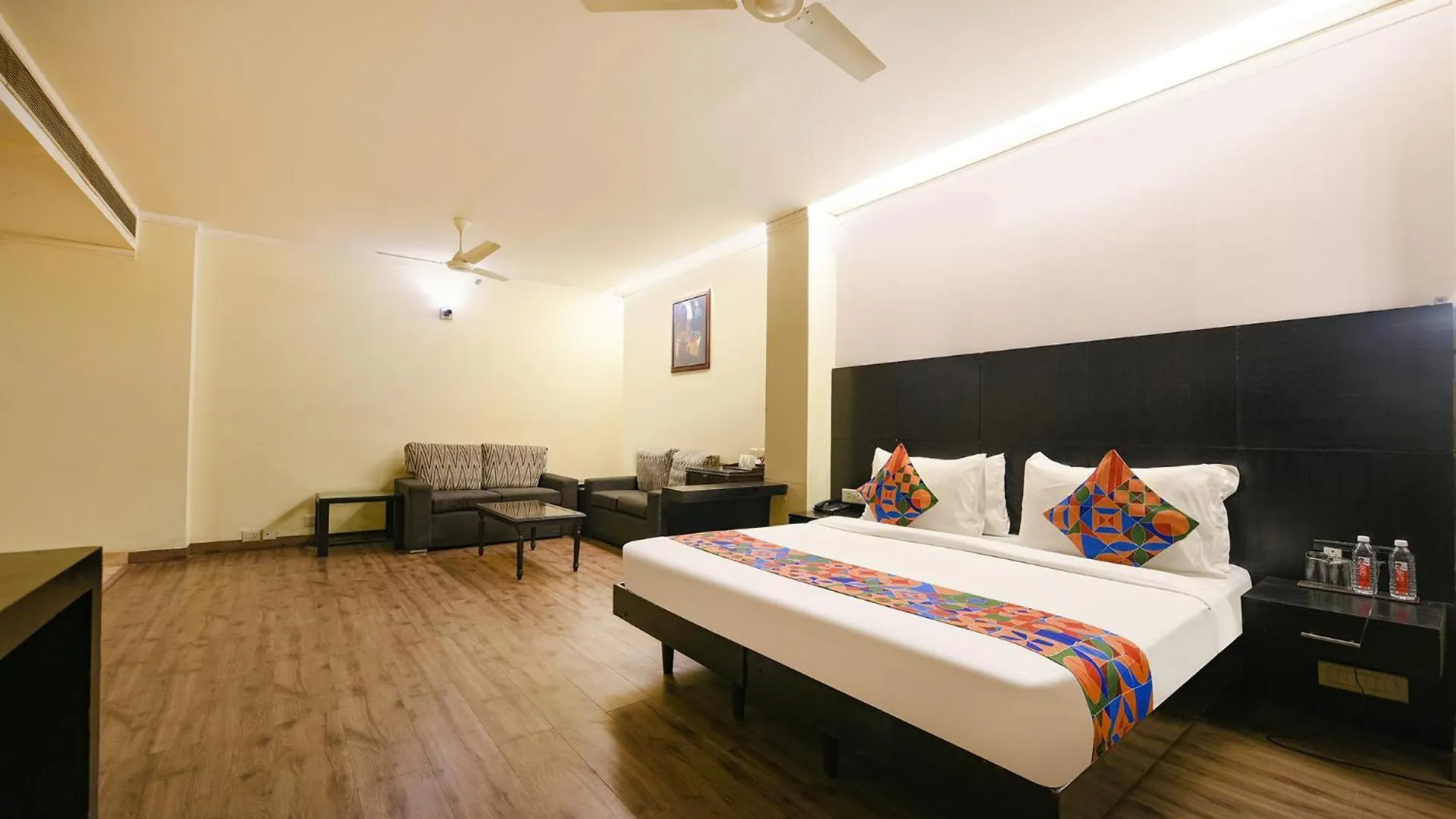 *** Hotel Fabhotel Prime The Western With Swimming Pool New Delhi India