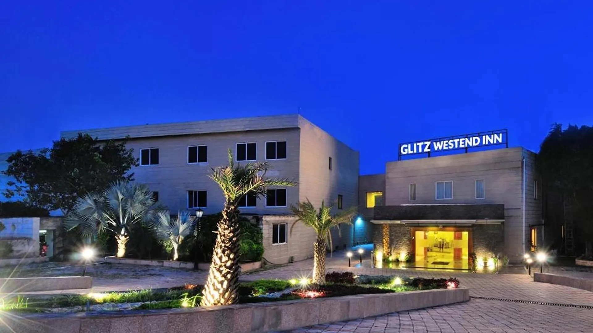 Fabhotel Prime The Western With Swimming Pool New Delhi India